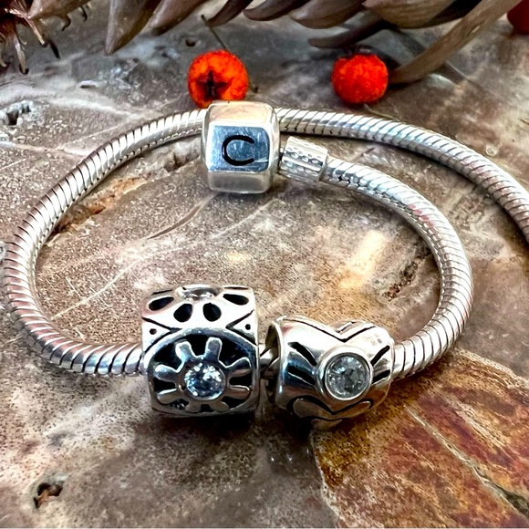 Authentic Clear Swarovski Chamilia Charm- April Birthstone Heart 925 Silver - Picture 2 of 6